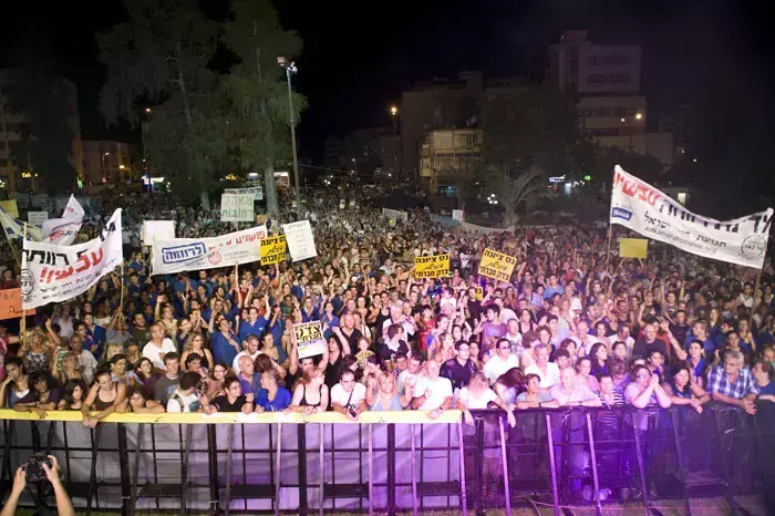 עצרת מחאת האוהלים בראשון לציון, אוגוסט 2011 (נמרוד סונדרס) עצרת מחאת האוהלים בראשון לציון, אוגוסט 2011 (נמרוד סונדרס)