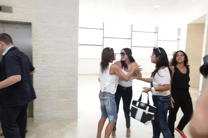 גזר דין לשלומי מזרחי - מואשם בהריגת חי בן שמעון במהלך קטטה במועדון, ספטמבר 2011 (שי אוקנין) גזר דין לשלומי מזרחי - מואשם בהריגת חי בן שמעון במהלך קטטה במועדון, ספטמבר 2011 (שי אוקנין)