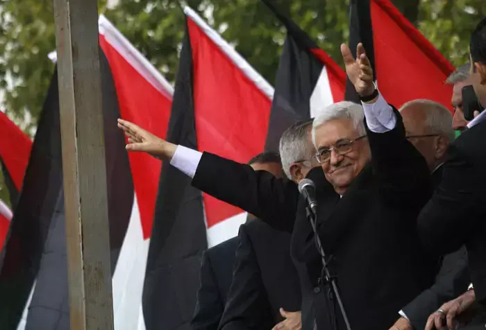אבו מאזן חזר לרמאללה אחרי נאומו באו"ם, ספטמבר 2011 (רויטרס) אבו מאזן חזר לרמאללה אחרי נאומו באו"ם, ספטמבר 2011 (רויטרס)