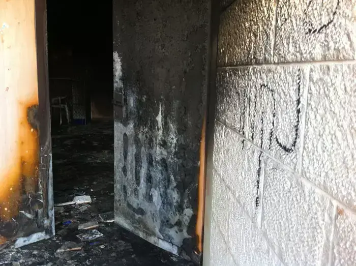 הצתת מסגד בכפר טובא זנגריה, אוקטובר 2011 (ג'יליס) הצתת מסגד בכפר טובא זנגריה, אוקטובר 2011 (ג'יליס)