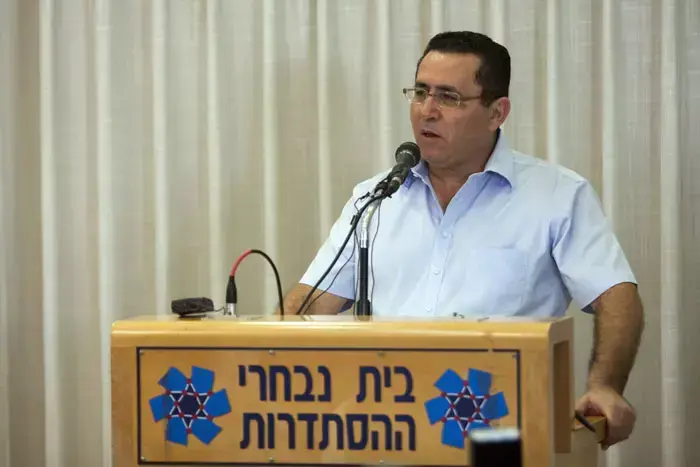 עופר עיני יושב ראש ההסתדרות במסיבת עיתונאים לקראת השביתה הגדולה במשק, נובמבר 2011 (דרור עינב) עופר עיני יושב ראש ההסתדרות במסיבת עיתונאים לקראת השביתה הגדולה במשק, נובמבר 2011 (דרור עינב)