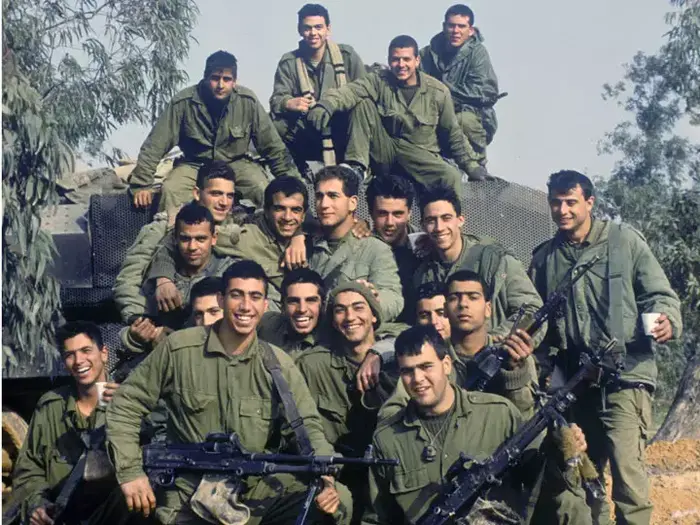 גדוד 13 של חטיבת גולני בשת 1991, לפני הכניסה לדרום לבנון (ארכיון צה"ל ומערכת הבטחון, צלמי במחנה , ארכיון צה"ל ומערכת הביטחון) גדוד 13 של חטיבת גולני בשת 1991, לפני הכניסה לדרום לבנון (ארכיון צה"ל ומערכת הבטחון, צלמי במחנה , ארכיון צה"ל ומערכת הביטחון)
