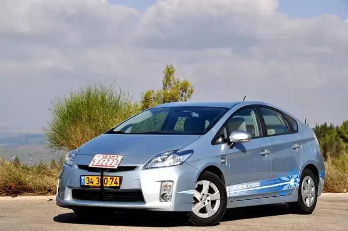 נהיגת התרשמות: טויוטה פריוס פלאג-אין (ניר בן טובים)