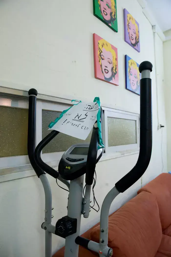 חדר משלהם דירה בכפר ויתקין (נמרוד סונדרס) חדר משלהם דירה בכפר ויתקין (נמרוד סונדרס)