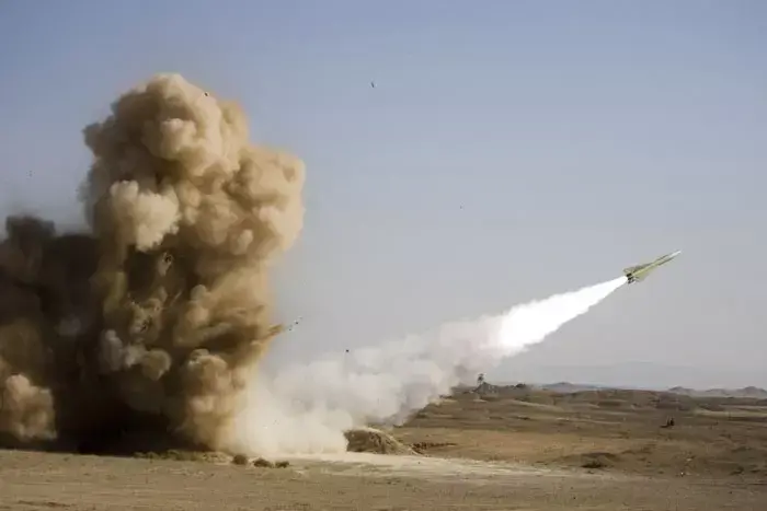 צבא אירן משגר טיל נ"מ S-300, נובמבר 2010 (AP , Iranian Army) צבא אירן משגר טיל נ"מ S-300, נובמבר 2010 (AP , Iranian Army)