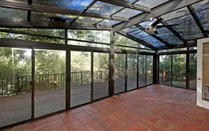 בית בוורלי הילס של וורן בייטי ואנט בנינג המוצע להשכרה בעלות של 25 אלף דולרים לחודש, דצמבר 2011 (יח"צ , realtor.com) בית בוורלי הילס של וורן בייטי ואנט בנינג המוצע להשכרה בעלות של 25 אלף דולרים לחודש, דצמבר 2011 (יח"צ , realtor.com)