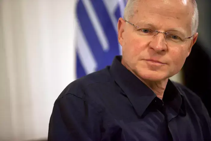 נועם שליט ושלי חיימוביץ, בבית מפלגת העבודה, אחרי ששליט הודיע על התמודדותו על כסא ברשימת העבודה, ינואר 2012 (דרור עינב) נועם שליט ושלי חיימוביץ, בבית מפלגת העבודה, אחרי ששליט הודיע על התמודדותו על כסא ברשימת העבודה, ינואר 2012 (דרור עינב)