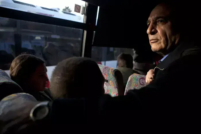 שאול מופז בסיור בתחנת רכבת מרכז, בבוקר הראשון בו נאסר על חיילים לעלות לרכבות, ינואר 2012 (דרור עינב) שאול מופז בסיור בתחנת רכבת מרכז, בבוקר הראשון בו נאסר על חיילים לעלות לרכבות, ינואר 2012 (דרור עינב)