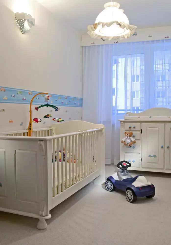חדר תינוק עם אהיל בהיר (ShutterStock , Sklep Spozywczy) חדר תינוק עם אהיל בהיר (ShutterStock , Sklep Spozywczy)