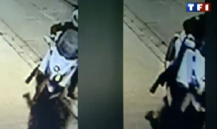 תמונות של אדם החשוד ברצח בבית הספר בטולוז, כפי ששודרו בתחנת הטלוויזיה TF1 (צילום מסך , צילום ממצלמות אבטחה ששודר בתחנת הטלוויזיה TF1) תמונות של אדם החשוד ברצח בבית הספר בטולוז, כפי ששודרו בתחנת הטלוויזיה TF1 (צילום מסך , צילום ממצלמות אבטחה ששודר בתחנת הטלוויזיה TF1)
