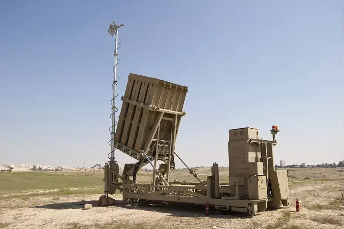 סוללת כיפת ברזל, מרץ 2012 (ספק 500 , חברת רפאל) סוללת כיפת ברזל, מרץ 2012 (ספק 500 , חברת רפאל)