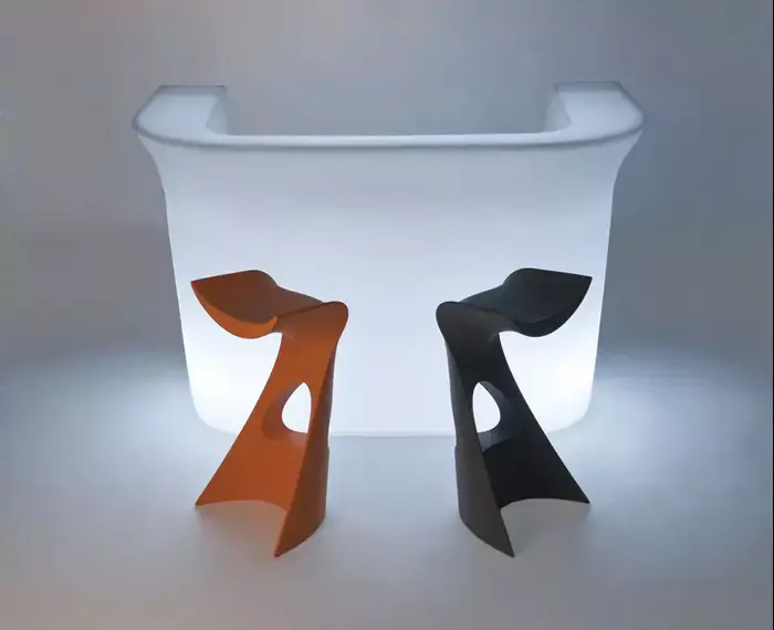 בר מואר עשוי פלסטיק. להשיג בגלריית GLOW (אזור התעשייה אירפורט סיטי) (יח"צ) בר מואר עשוי פלסטיק. להשיג בגלריית GLOW (אזור התעשייה אירפורט סיטי) (יח"צ)