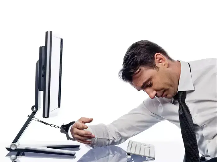 מכורים לפורנו (ShutterStock) מכורים לפורנו (ShutterStock)