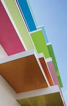 סניף בנק "סוגאמו שינקין" בשימורה, יפן, בעיצוב האדריכלית עמנואל מורו (בנין ודיור)