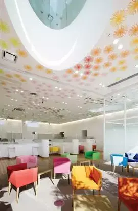 סניף בנק "סוגאמו שינקין" בשימורה, יפן, בעיצוב האדריכלית עמנואל מורו (בנין ודיור)