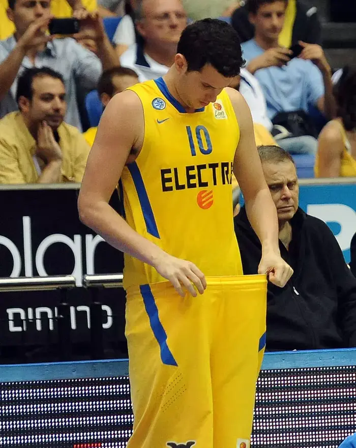 גיא פניני מכבי תל אביב (ברני ארדוב) גיא פניני מכבי תל אביב (ברני ארדוב)