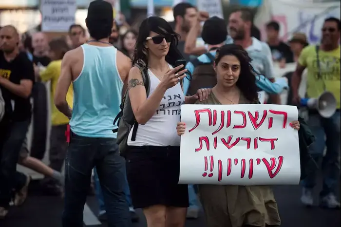 מציינים שנה למחאה החברתית. כיכר רבין, מאי 2012 (יותם רונן) מציינים שנה למחאה החברתית. כיכר רבין, מאי 2012 (יותם רונן)