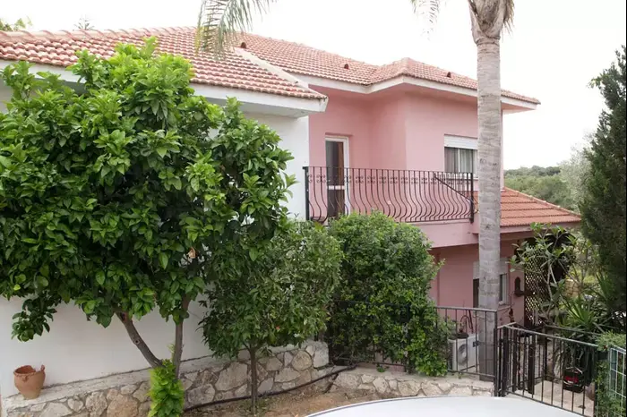 הבית שבו תתחתן אסתי גינזבורג (ערן גילווארג) הבית שבו תתחתן אסתי גינזבורג (ערן גילווארג)