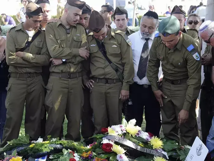 הלווייתו של תנאל מושיאשוילי, חייל צה"ל אשר נהרג בחילופי אש בדרום רצועת עזה, יוני 2012 (דייב בוימוביץ') הלווייתו של תנאל מושיאשוילי, חייל צה"ל אשר נהרג בחילופי אש בדרום רצועת עזה, יוני 2012 (דייב בוימוביץ')