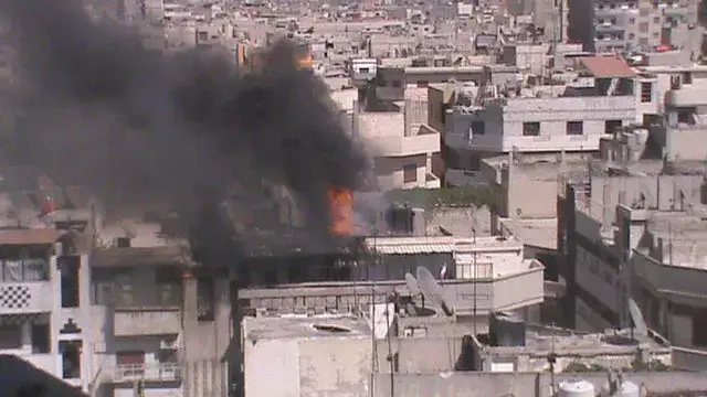 צבא סוריה מפגיז את העיר חומס, 13 ביוני 2012 (רויטרס) צבא סוריה מפגיז את העיר חומס, 13 ביוני 2012 (רויטרס)