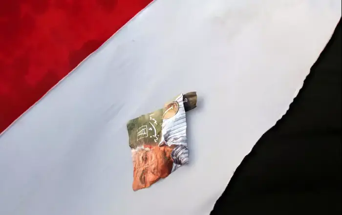 תומכים של המועמד לנשיאות מצרים, אחנמד שפיק, מפגינים למענו ולמען המועצה הצבאית, קהיר, 23 ביוני 2012 (רויטרס) תומכים של המועמד לנשיאות מצרים, אחנמד שפיק, מפגינים למענו ולמען המועצה הצבאית, קהיר, 23 ביוני 2012 (רויטרס)