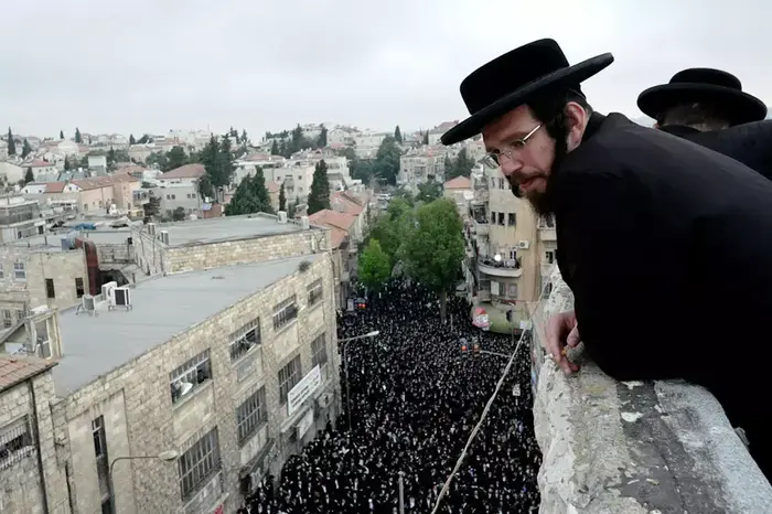 אלפי חרדים הפגינו בכיכר השבת בירושלים לקראת פרסום מסקנות פלסנר (עומר מירון) אלפי חרדים הפגינו בכיכר השבת בירושלים לקראת פרסום מסקנות פלסנר (עומר מירון)