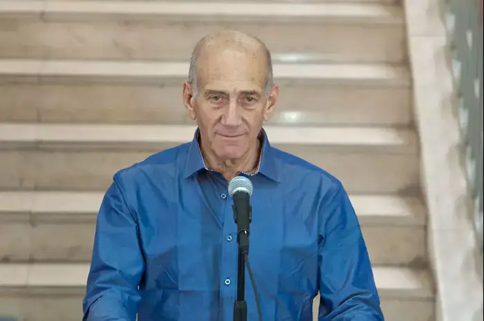 אהוד אולמרט מדבר לאחר הכרעת הדין בבית משפט המחוזי ירושלים, יולי 2012 (עומר מירון) אהוד אולמרט מדבר לאחר הכרעת הדין בבית משפט המחוזי ירושלים, יולי 2012 (עומר מירון)