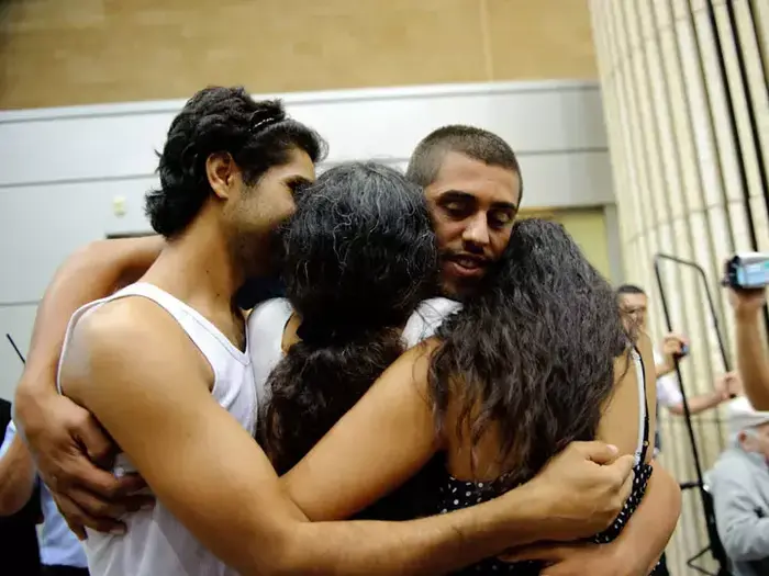 לאחר הפיגוע: טיסה ראשונה נחתה בישראל (שי מכלוף) לאחר הפיגוע: טיסה ראשונה נחתה בישראל (שי מכלוף)