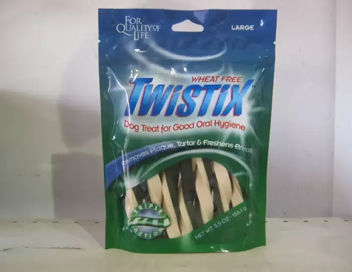 חטיף לעיסה לכלבים Twistix (יח"צ , כרמי צדוק) חטיף לעיסה לכלבים Twistix (יח"צ , כרמי צדוק)