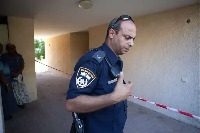גבר נרצח ברחובות, ככל הנראה על ידי בנו (דרור עינב)