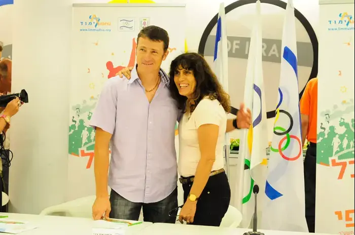 אלכס אברבוך, אסתר רוט שחמורוב (ניב אהרונסון) אלכס אברבוך, אסתר רוט שחמורוב (ניב אהרונסון)