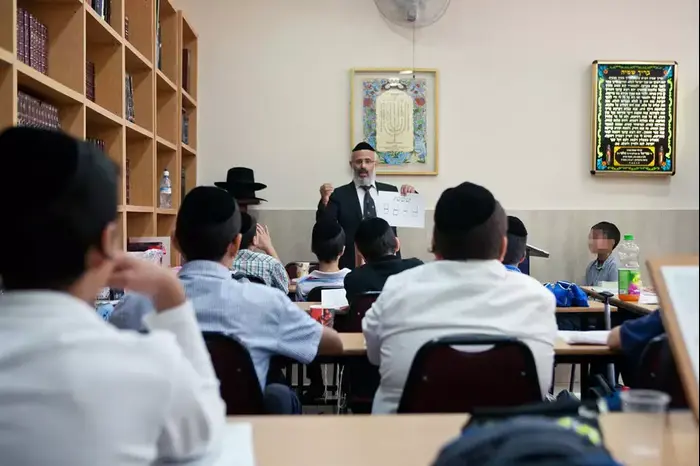 תלמידי גן ילדים בירושלים לומדים באוהל, ספטמבר 2012 (יח"צ , דניאל אלסטר) תלמידי גן ילדים בירושלים לומדים באוהל, ספטמבר 2012 (יח"צ , דניאל אלסטר)