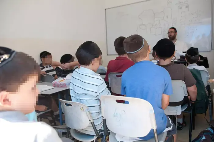 תלמידי בית הספר נסים בירושלים , ספטמבר 2012 (יח"צ , דניאל אלסטר) תלמידי בית הספר נסים בירושלים , ספטמבר 2012 (יח"צ , דניאל אלסטר)