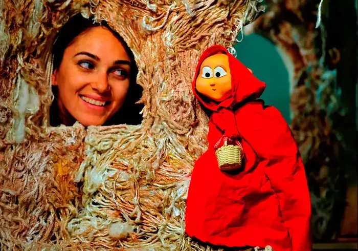 כיפה אדומה קטנה המרכז לתיאטרון בובות חולון סוכות 2012 (יח"צ) כיפה אדומה קטנה המרכז לתיאטרון בובות חולון סוכות 2012 (יח"צ)