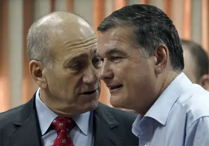 אהוד אולמרט וחיים רמון (רויטרס) אהוד אולמרט וחיים רמון (רויטרס)