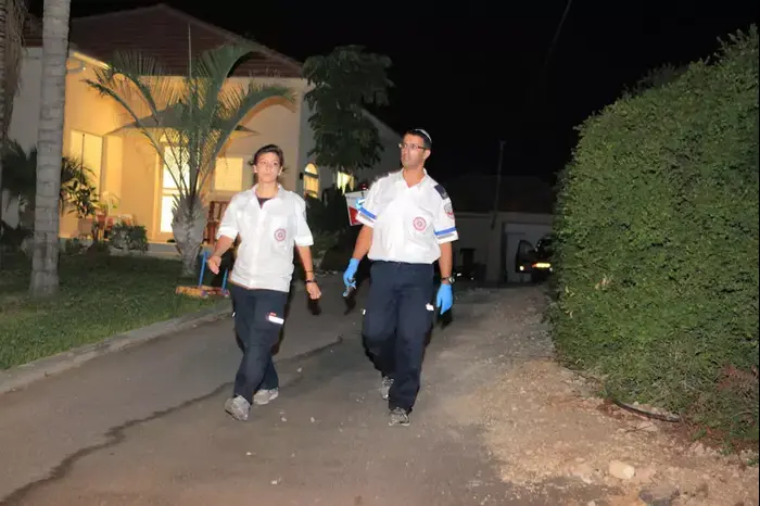 איציק אלגבי הפתיע פורצים ונרצח בפתח ביתו במושב אביחיל, אוקטובר 2012 (שלומי גבאי) איציק אלגבי הפתיע פורצים ונרצח בפתח ביתו במושב אביחיל, אוקטובר 2012 (שלומי גבאי)