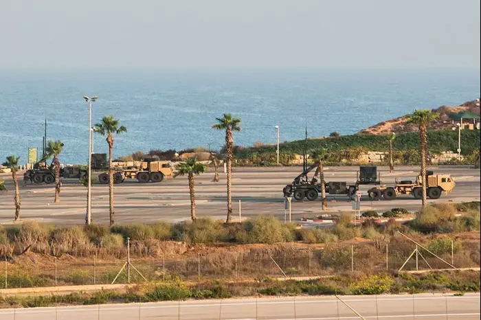 סוללת טילים אמריקאית בחוף תל ברוך, אוקטובר 2012 (יותם רונן) סוללת טילים אמריקאית בחוף תל ברוך, אוקטובר 2012 (יותם רונן)