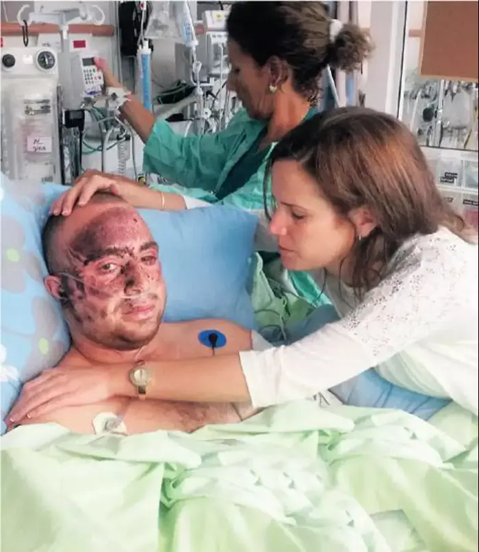 סרן זיו שילון, שנפצע מפיצוץ מטען בגבול עזה בבית החולים סורוקה אחרי קטיעת ידו ,אוקטובר 2012 (באדיבות המשפחה) סרן זיו שילון, שנפצע מפיצוץ מטען בגבול עזה בבית החולים סורוקה אחרי קטיעת ידו ,אוקטובר 2012 (באדיבות המשפחה)