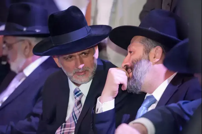 צמרת ש"ס, אריה דרעי, אלי ישי בכנס תמיכה במפלגה (עומר מירון) צמרת ש"ס, אריה דרעי, אלי ישי בכנס תמיכה במפלגה (עומר מירון)