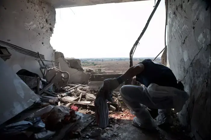 הדירה שנפגעה מרקטה בקרית מלאכי , אוקטובר 2012 (דרור עינב) הדירה שנפגעה מרקטה בקרית מלאכי , אוקטובר 2012 (דרור עינב)