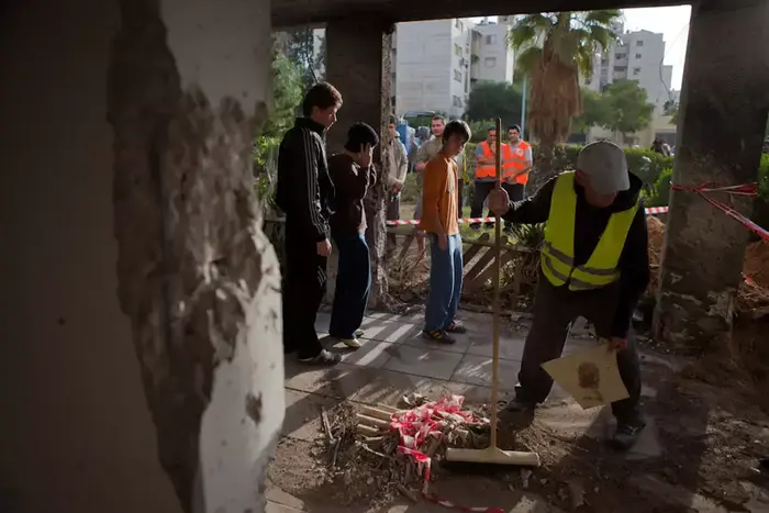 נפילת רקטה בבאר שבע, נובמבר 2012 (דרור עינב) נפילת רקטה בבאר שבע, נובמבר 2012 (דרור עינב)