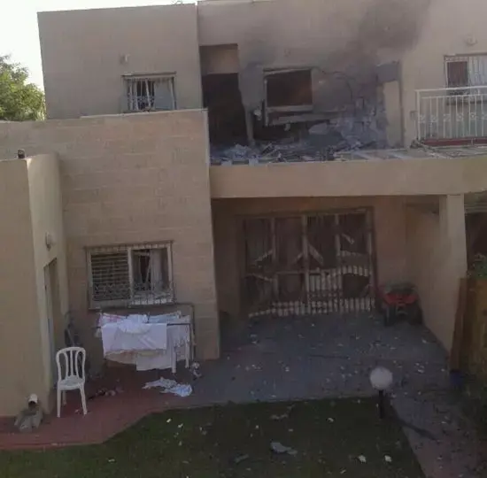 פגיעת רקטה בבית בבאר שבע, נובמבר 2012 (יח"צ , ניב רוטן) פגיעת רקטה בבית בבאר שבע, נובמבר 2012 (יח"צ , ניב רוטן)