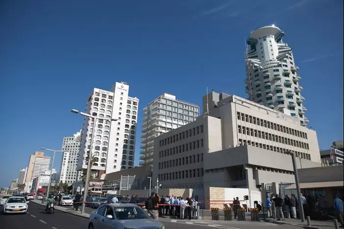 ירי לעבר שגרירות ארה"ב, נובמבר 2012 (דרור עינב) ירי לעבר שגרירות ארה"ב, נובמבר 2012 (דרור עינב)