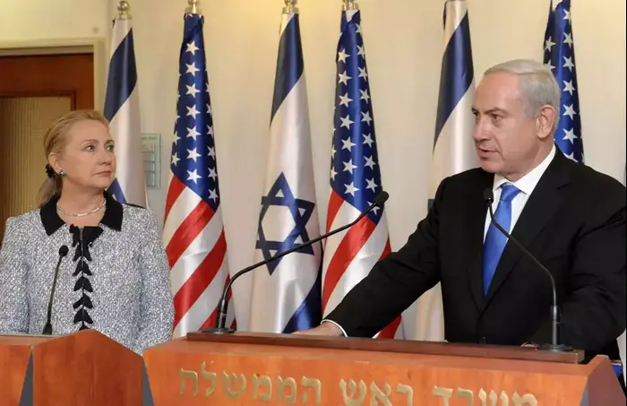 קלינטון: "בימים הקרובים ננסה להגיע להסדר" (רויטרס) קלינטון: "בימים הקרובים ננסה להגיע להסדר" (רויטרס)
