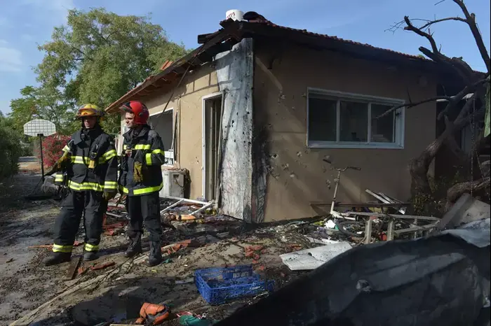 פגיעה ישירה של רקטה בבאר טוביה (נמרוד סונדרס) פגיעה ישירה של רקטה בבאר טוביה (נמרוד סונדרס)