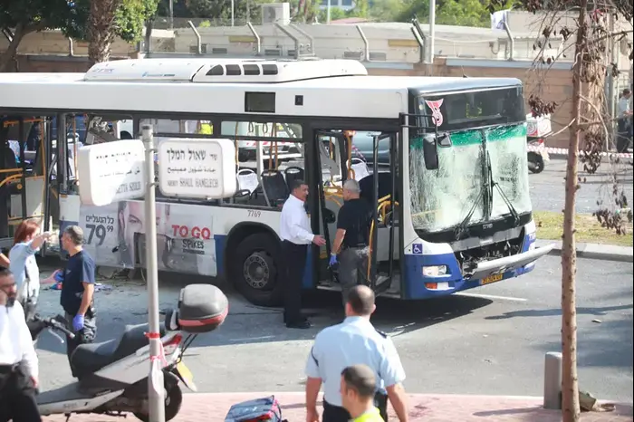 פיגוע בתל אביב (יותם רונן) פיגוע בתל אביב (יותם רונן)