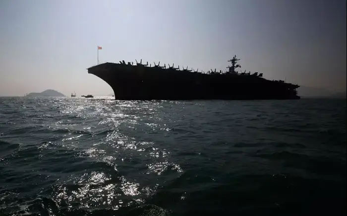 נושאת המטוסים האמריקנית קרל וינסון (AP , Kin Cheung) נושאת המטוסים האמריקנית קרל וינסון (AP , Kin Cheung)
