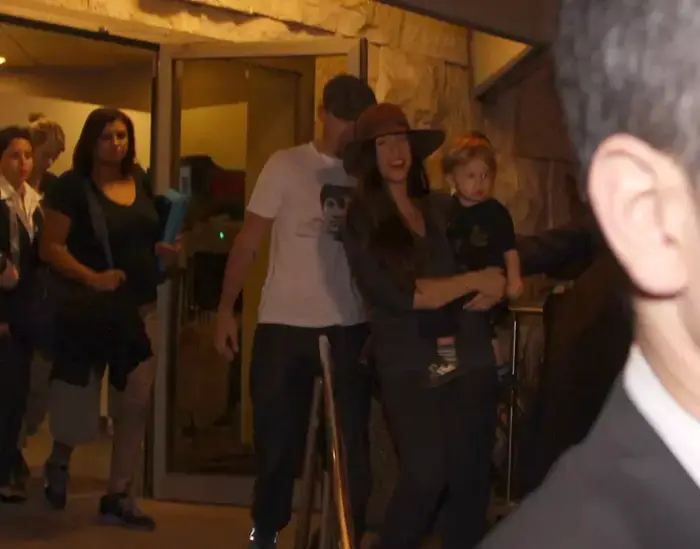 אלאניס מוריסט (ניר פקין) אלאניס מוריסט (ניר פקין)