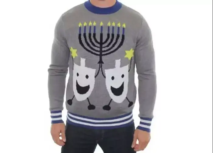 סוודר עם סמלי חנוכה (אתר רשמי) סוודר עם סמלי חנוכה (אתר רשמי)