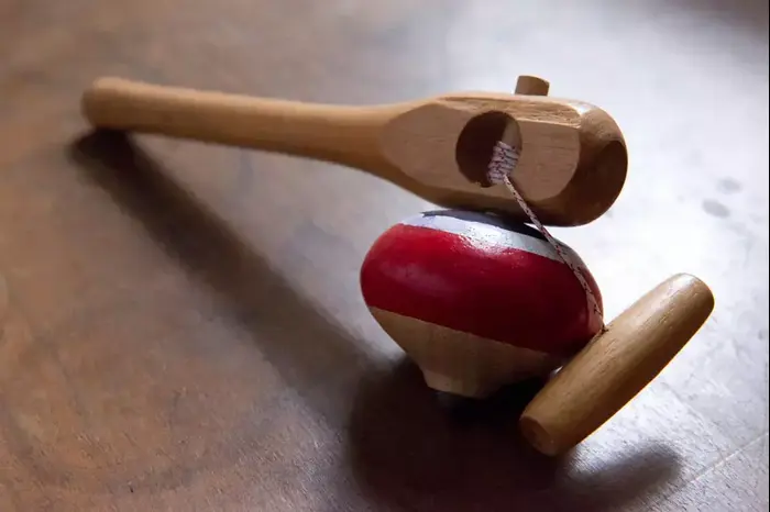 אוסף הסביבונים הגדול של דינה קיין (נמרוד סונדרס) אוסף הסביבונים הגדול של דינה קיין (נמרוד סונדרס)